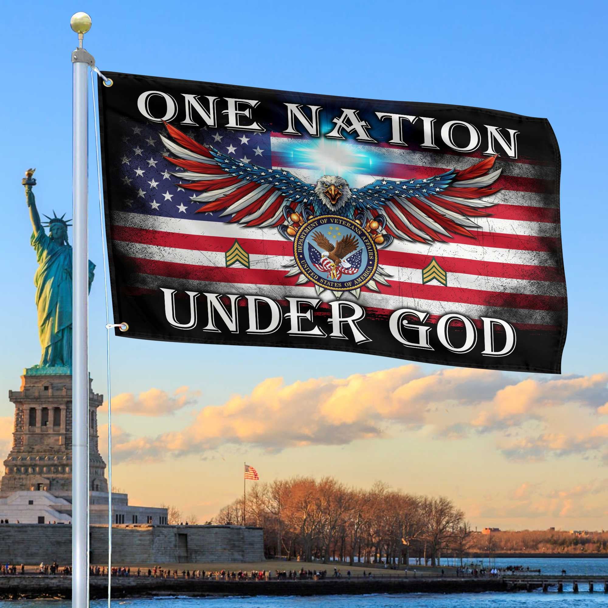 Unique Custom US Veteran Grommet Flag, Gift For US Veteran, Gifts For Dad, For Husband, Best Gifts On Father's Day, Independence Day, Veterans Day.