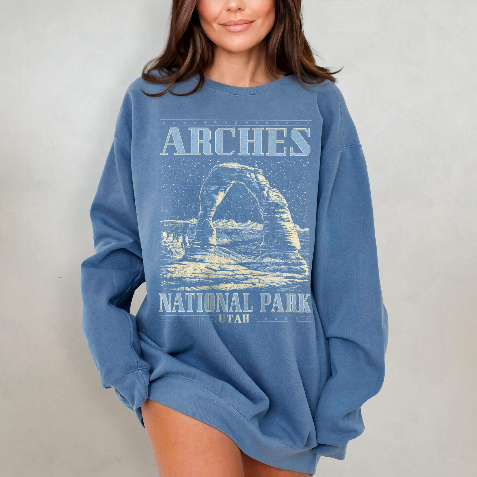 Arches National Park Retro Crewneck Sweatshirt (Comfort Colors)